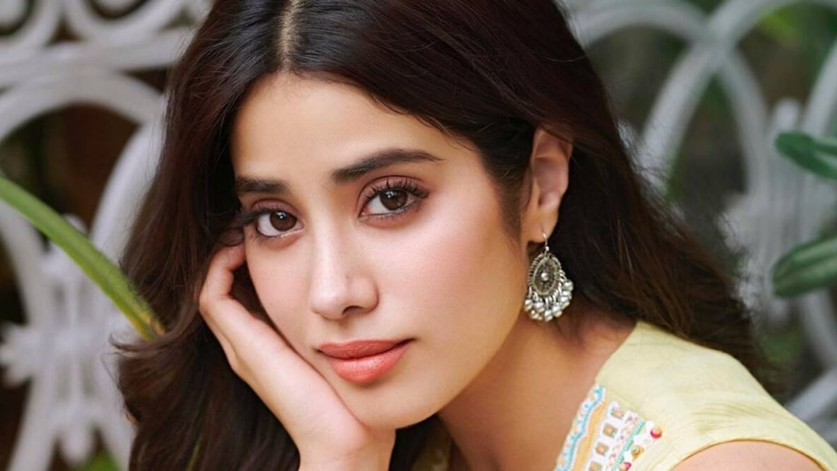 De-Kylie Jenner Janhvi Kapoor Trolled For Diwali Party Look. 1