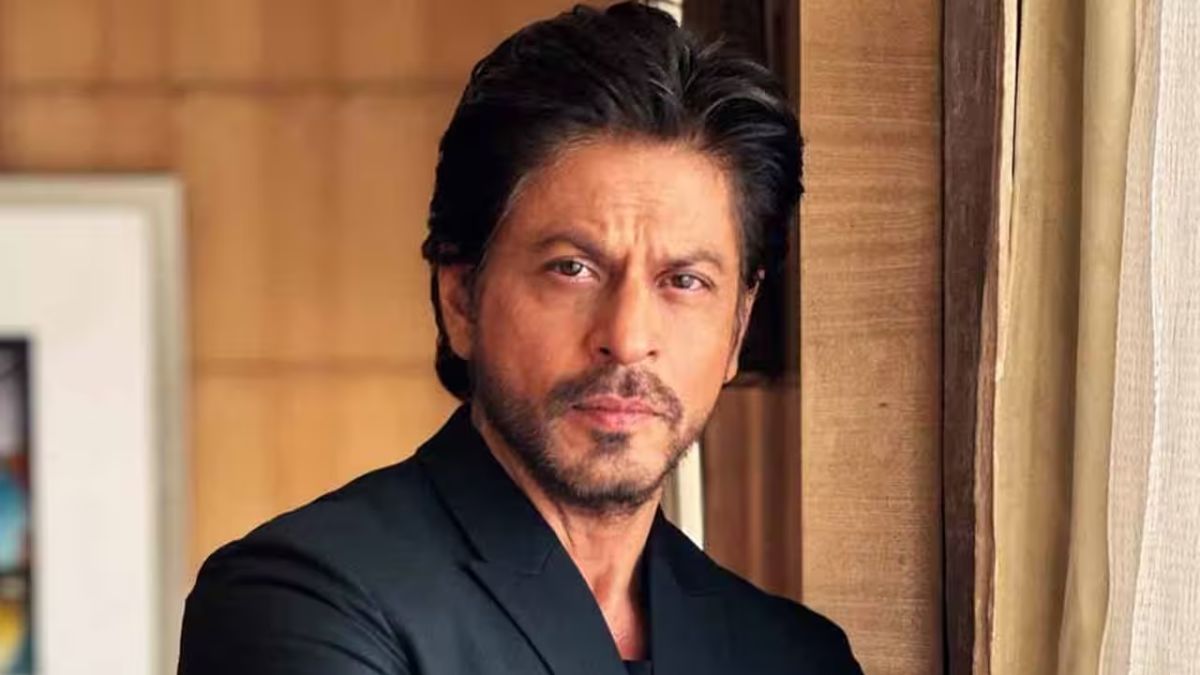 Two young men were apprehended by Shah Rukh Khan's security after allegedly scaling the wall of Mannat. They claimed to be fans who wanted to meet the actor. Police are investigating the incident and looking into the suspects' backgrounds.
