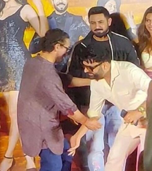 During the trailer launch event of Carry On Jatta 3, Aamir Khan, a self-proclaimed fan of The Kapil Sharma Show, touched Kapil Sharma's feet and revealed his disappointment about not being invited to the show. Read on to know more about the amusing banter between the superstar and the comedian.