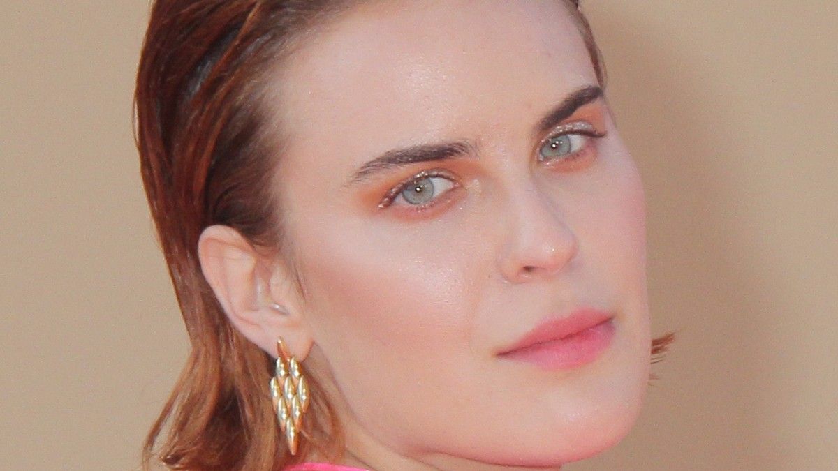 Tallulah Willis, the daughter of Demi Moore and Bruce Willis, shares her difficult experiences during her mother's relationship with Ashton Kutcher. She describes it as a challenging time that affected her deeply. Despite the hardships, Tallulah has found strength and self-love. Learn more about her reflections on this period and its impact on her life.