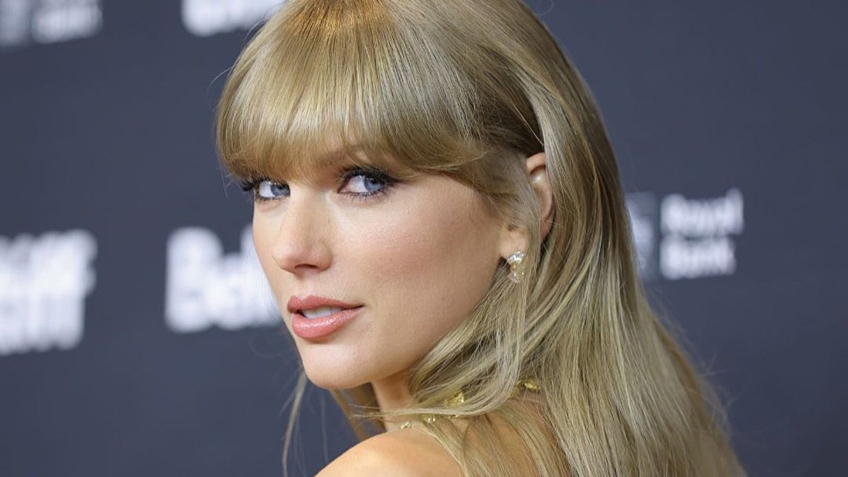 Taylor Swift Makes History As First Female Artist To Surpass 50 Billion ...