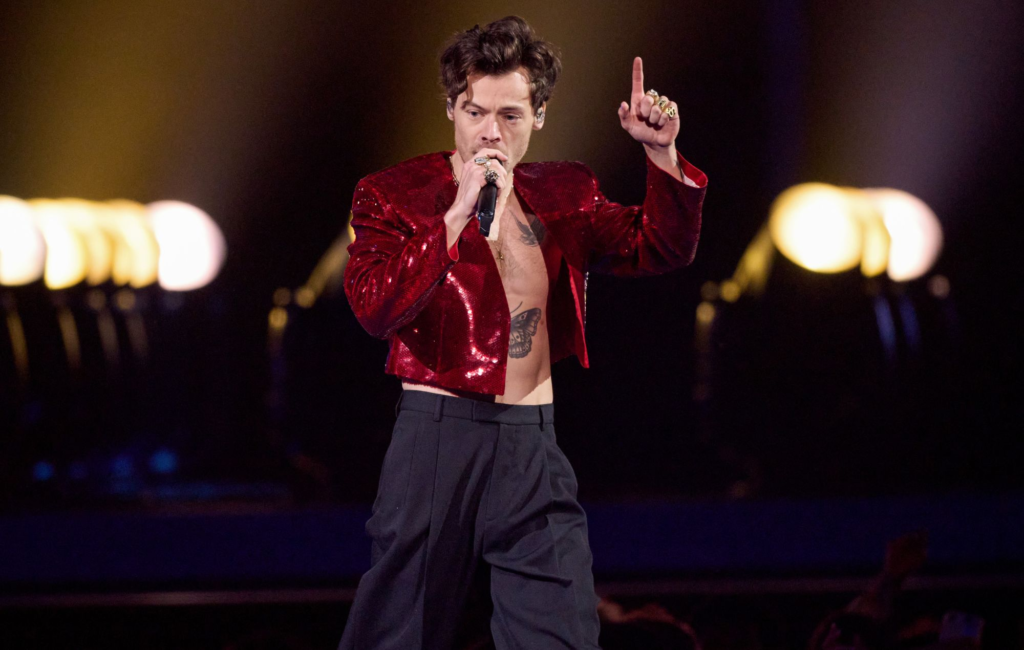 Harry Styles proved his compassion and kindness during a concert at Slane Castle in County Meath, Ireland. The British singer halted his performance to assist a fan who had fallen, ensuring her safety. This heartwarming act has endeared Styles to his fans even more, showcasing his genuine concern for their well-being.