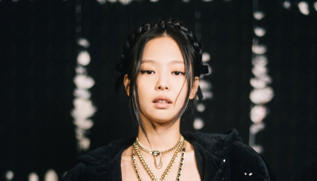 BLACKPINK's Jennie had to abruptly leave the stage during a concert in Melbourne, Australia, due to a deteriorating health condition. The 27-year-old singer expressed her determination to continue performing but received medical advice to prioritize rest and stability. Find out more about what happened and Jennie's recovery process.