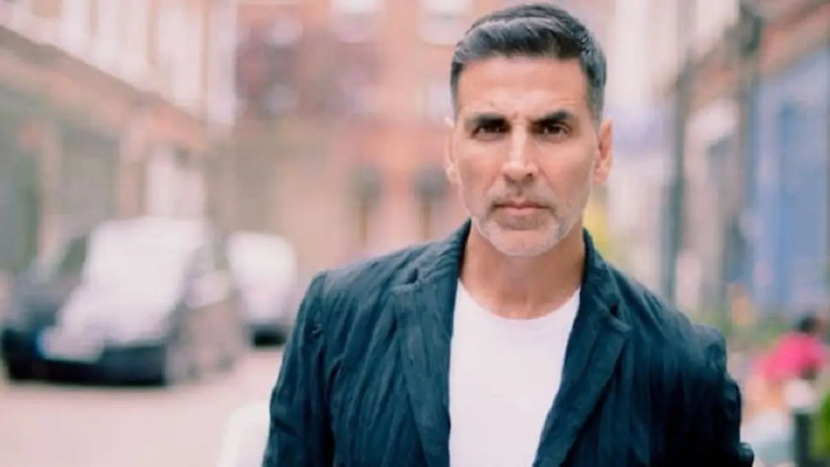 Bollywood actor Akshay Kumar is facing allegations of ghosting and misogyny by his first co-star Shanthi Priya. In a recent interview, Shanthi Priya revealed that after approaching Akshay for work, he ghosted her and told her, "You can't play a heroine." The actress expressed her disappointment and shared her experience of being ignored by the superstar. The claims have raised questions about gender discrimination in the industry.