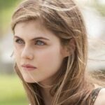 Hollywood beauty Alexandra Daddario shocked fans with her recent confession about the explicit scene that convinced her to join the Baywatch project. Learn more about her surprising decision and the scene that left her stunned.