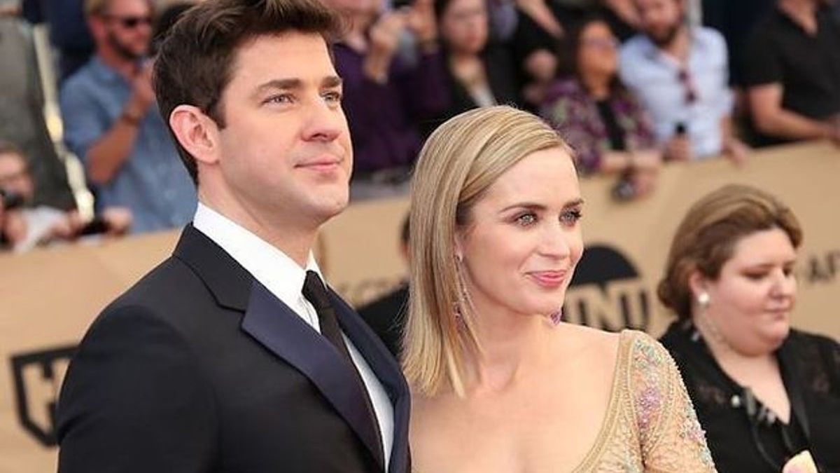 Emily Blunt and John Krasinski's seemingly perfect marriage might be experiencing difficulties. Amid rumors of Blunt taking a break from acting to focus on marital issues, netizens have urged Ariana Grande and Pete Davidson to stay away.