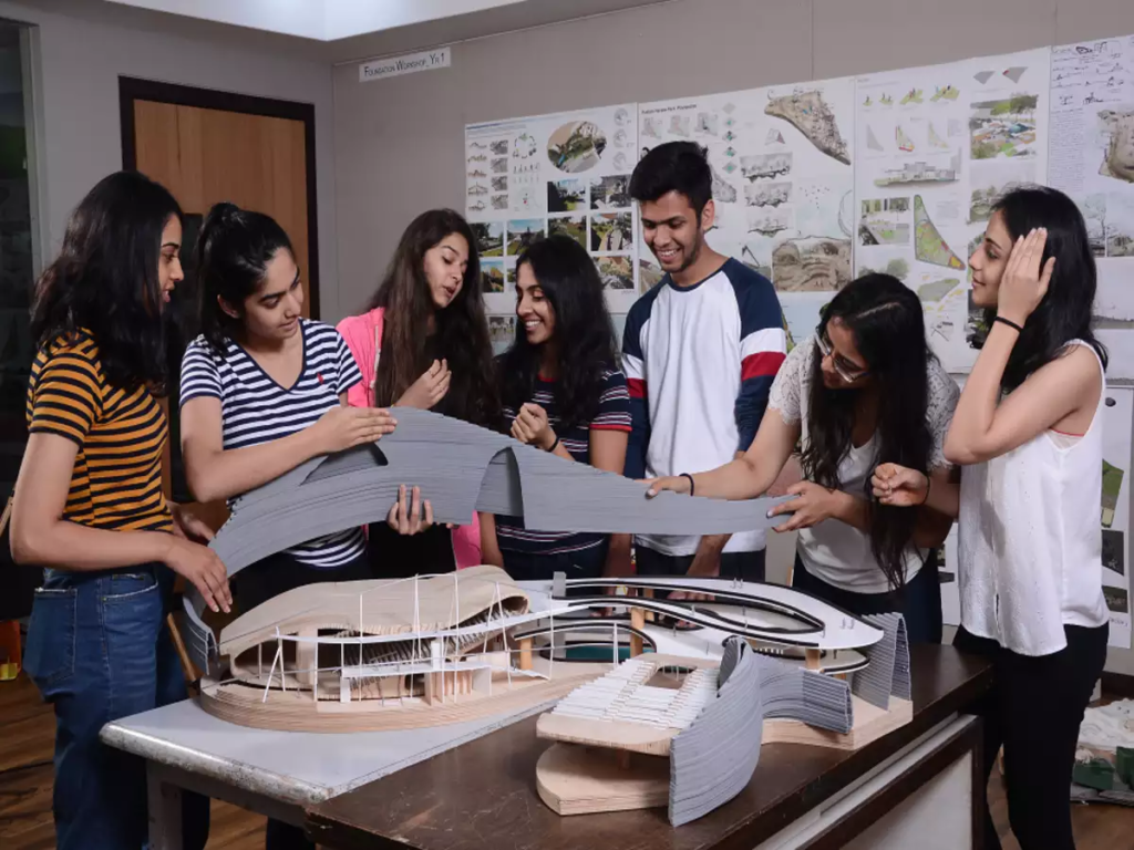 Architecture education is evolving rapidly with integrated curricula, digital design, and sustainability at its core. Discover the challenges and benefits of these innovations in shaping the architects of tomorrow.

