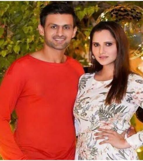 Rumors about Shoaib Malik and Sania Mirza's separation started last year. Now, they seem to have resurfaced on the internet when the cricketer altered his bio on Instagram.