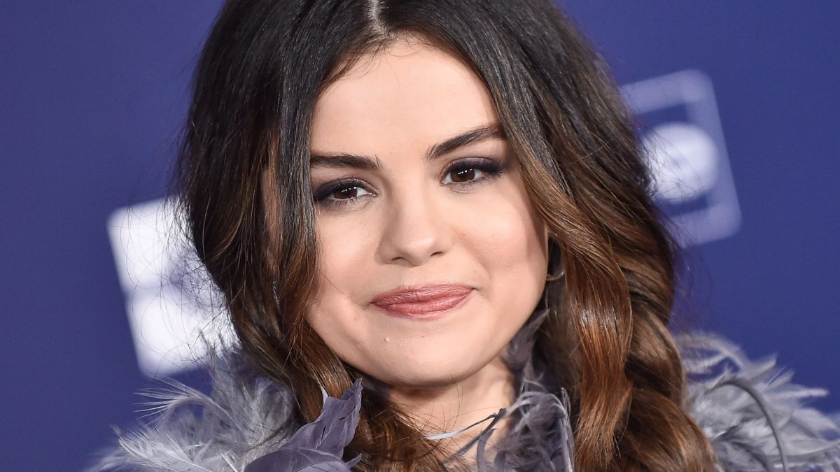 Selena Gomez captivates fans in a gorgeous white summer dress featuring a plunging neckline. She shares behind-the-scenes photos from her upcoming project, leaving everyone excited for what's to come. Check out her mesmerizing look and get a glimpse of the magic she's bringing to the kitchen once again!