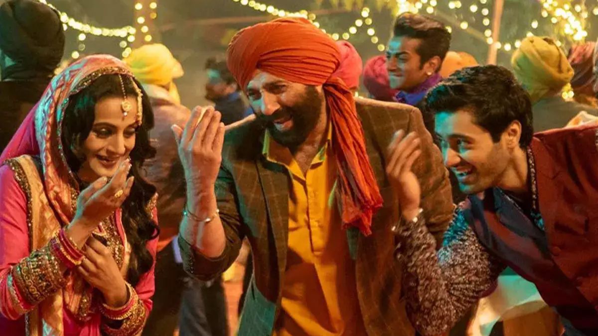 Gadar 2 Box Office: Sunny Deol's Film Crosses Rs 480 Crores In 22 Days 1 "Anil Sharma's film Gadar 2: The Katha Continues, starring Sunny Deol, Ameesha Patel, and Utkarsh Sharma has collected an extraordinary Rs 4.40 crores nett in India on its fourth Friday. With this impressive performance, Gadar 2 has now crossed the Rs 480 crores mark in just 22 days at the Indian box office. Read on to discover more about the film's historic run and its path to the Rs 500 crores club."
