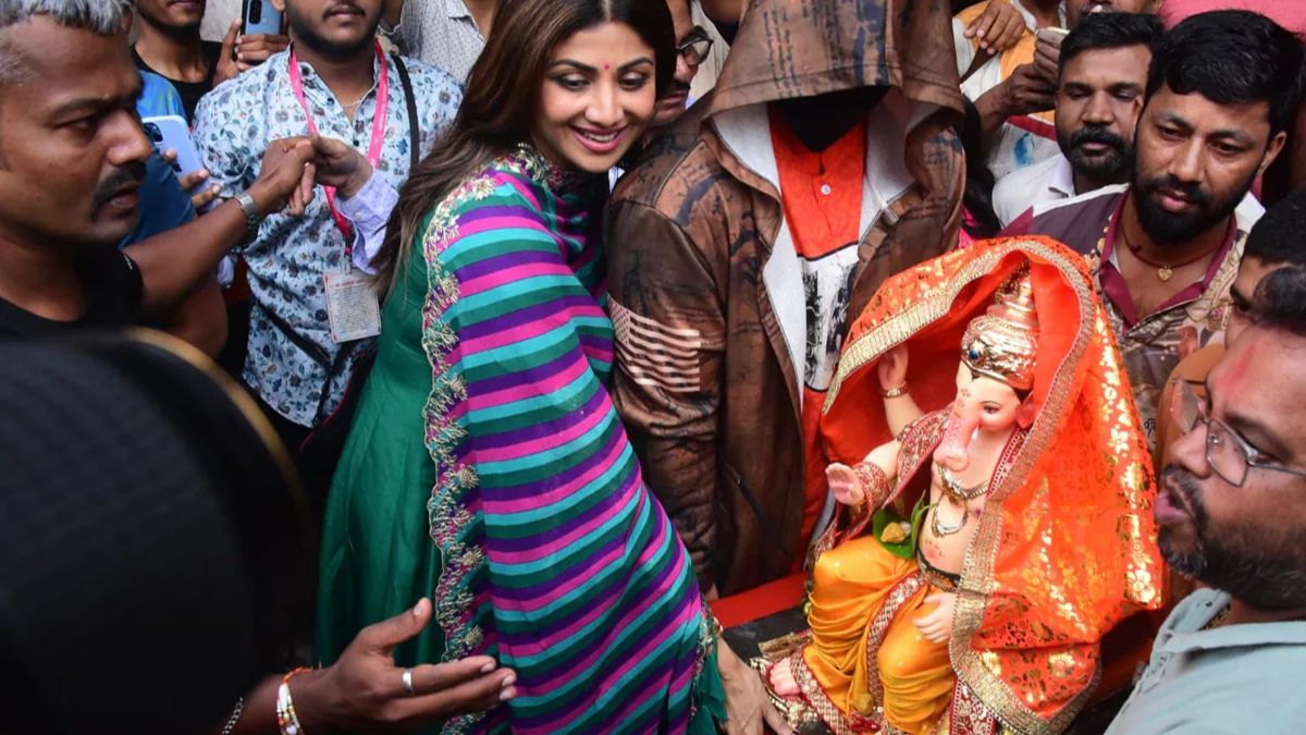 "On the auspicious occasion of Ganesh Chaturthi 2023, Bollywood stars Ajay Devgn, Akshay Kumar, and Sidharth Malhotra took to social media to share heartfelt wishes with their fans and followers. Read on for more on their celebratory messages and glimpses of their celebrations."