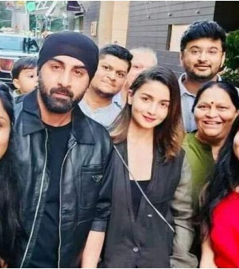 Ranbir Kapoor and Alia Bhatt's New York vacation showcases their stylish twinning in black and heartwarming fan interactions.