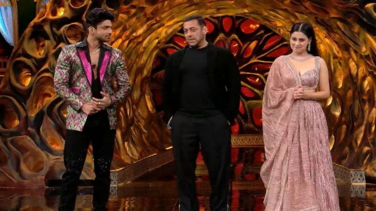 "On Bigg Boss 17's grand premiere, Isha Malviya accuses her ex Abhishek Kumar of physical violence. Salman Khan intervenes."