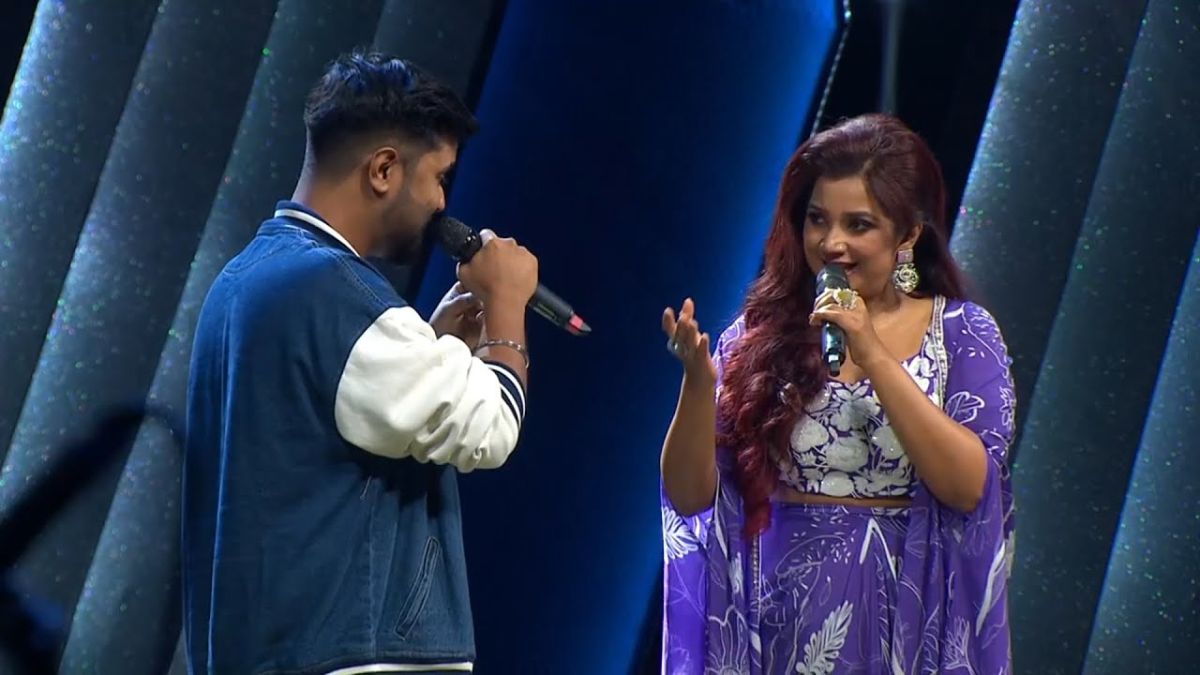 "Shreya Ghoshal's mesmerizing duet on Indian Idol 14 with a contestant on 'Ami Je Tomar' is a must-watch performance that leaves everyone spellbound."