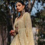 Athiya Shetty's chic fashion move using her dad's belt warms hearts in a delightful Instagram exchange. Find out more.