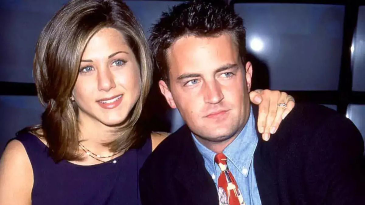 Jennifer Aniston's Struggle Over Matthew Perry's Tragic Passing 1 Jennifer Aniston grapples with the loss of Matthew Perry and a second major loss in less than a year, facing profound grief.