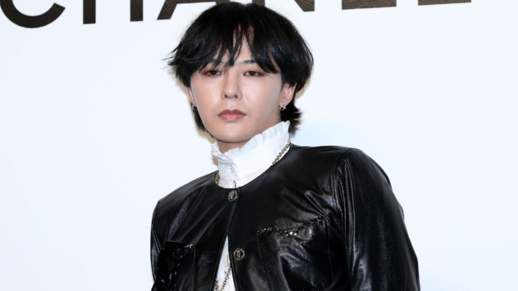 SEVENTEEN's Hoshi, Lee Jin Wook, and other stars show support for G-Dragon's philosophy as he faces drug accusations. Latest updates on the ongoing investigation.
