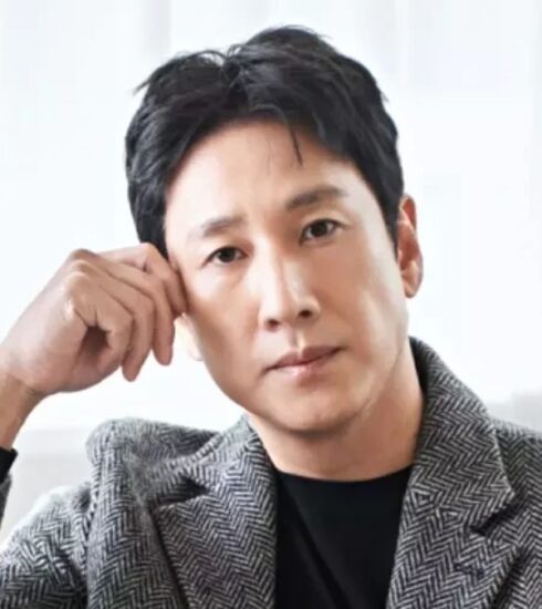 "Renowned actor Lee Sun Kyun's untimely demise shocks as police confirm his death in a parked car. Details unfold on suicide note and drug investigation."