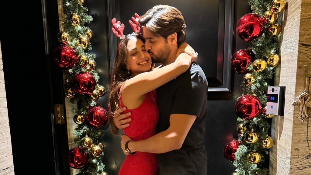 "Dive into the festive bliss with Sidharth Malhotra and Kiara Advani as they share kisses and joy in their Christmas celebration. Exclusive pictures with Ashvini Yardi and friends."
