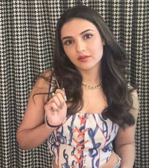 Jasmin Bhasin shares her recent 'worst flight' on social media, calling out the airline for a 10-hour ordeal from Mumbai to Jammu.