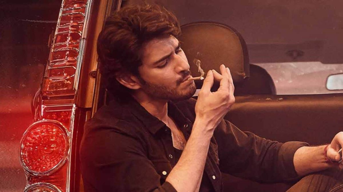 Discover the details of Mahesh Babu's record-breaking deal for Guntur Kaaram, releasing Sankranthi, and its box office expectations.