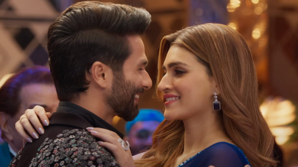 Experience the allure of Bollywood as Kriti Sanon and Shahid Kapoor illuminate Jaipur with the exclusive launch of "Akhiyaan Gulaab," the enchanting second song from the cinematic masterpiece TBMAUJ. A night of glamour awaits!
