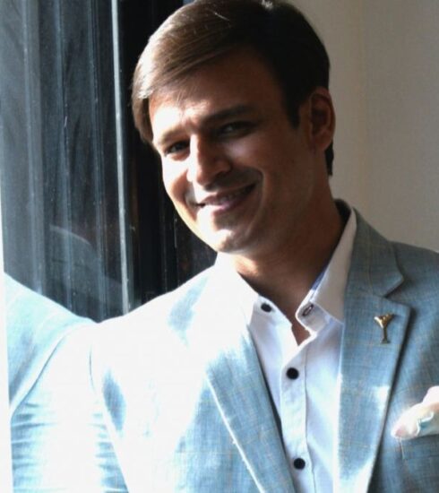 "In a candid revelation, Vivek Oberoi reflects on the challenges of filming 'Saathiya,' exposing the film's shoestring budget struggles. From impromptu wardrobe changes in restaurant toilets to Bollywood's unwavering resilience, the actor shares behind-the-scenes insights into the making of the iconic movie."