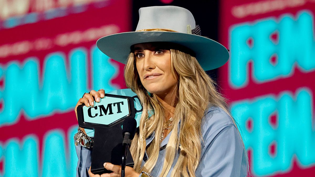 Lainey Wilson's win for "Watermelon Moonshine" at the CMT Music Awards 2024 highlights her rising star status and the song's impact in country music.