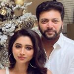 Jayam Ravi's wife Aarti has sparked rumors by deleting all photos with him from her social media. Find out what this means for their relationship.