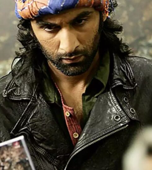 "Ranbir Kapoor's iconic 'Rockstar' re-release storms cinemas, mirroring its initial success. With an eye on its third week, the film aims to sustain its box office domination. Get the latest on its stellar performance here."