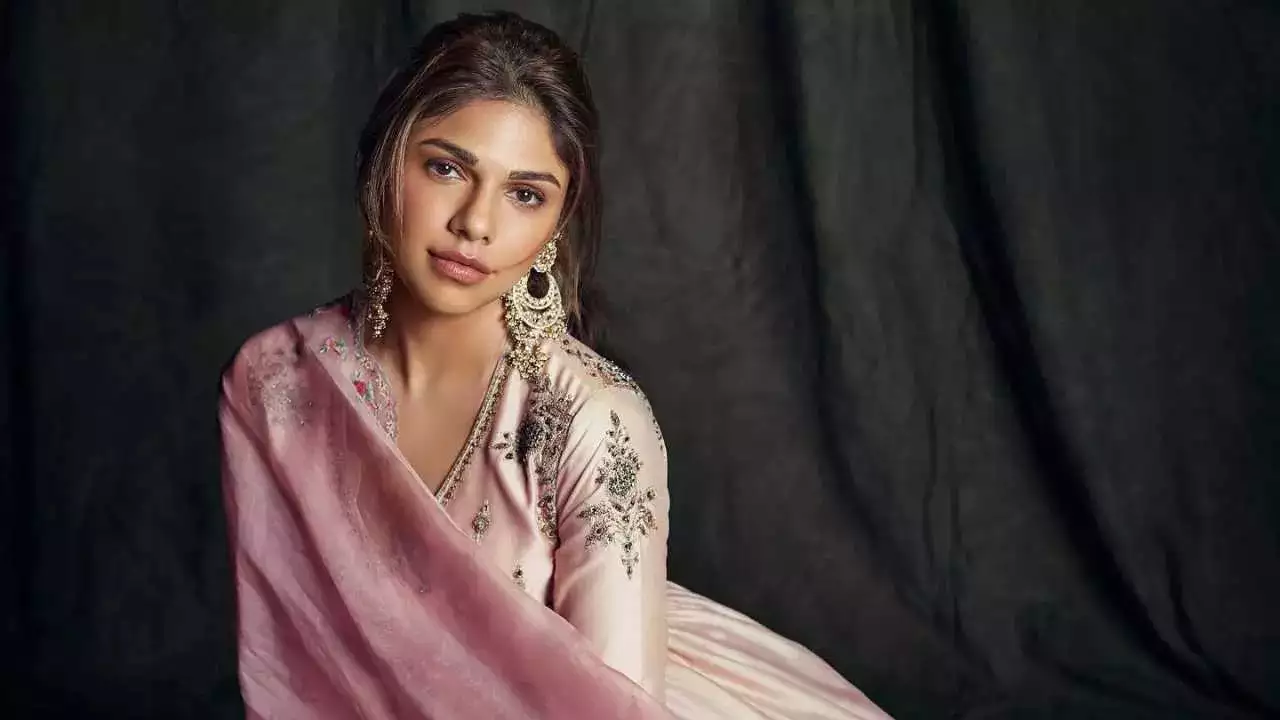 In a candid interview, Heeramandi actress Sharmin Segal shared her journey of self-love and body image. Despite embracing her body, she admits there are days when she wishes she looked different. This honest reflection highlights the ongoing struggle many face in finding self-acceptance amidst societal beauty standards. Segal's openness offers a relatable perspective on the complexities of self-image.
