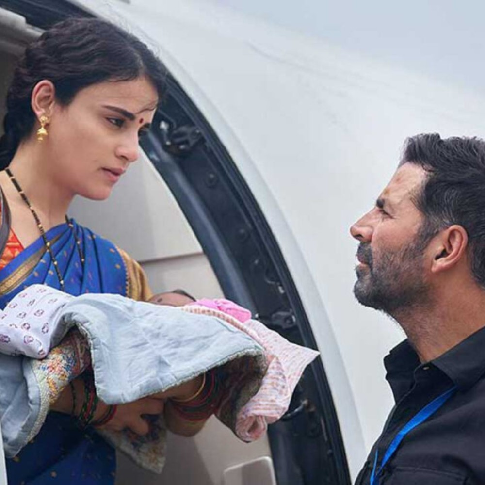 "Discover why 'Sarfira' starring Akshay Kumar and Radhikka Madan is a must-watch aviation drama that uplifts with stellar performances and breathtaking storytelling."