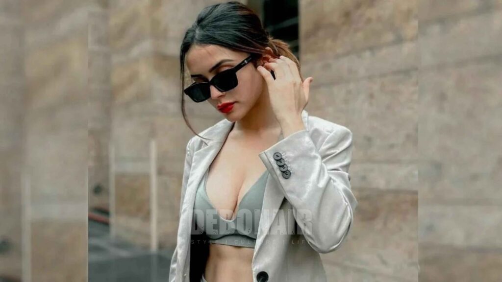 Nia Sharma Vs Niharika Tiwari 